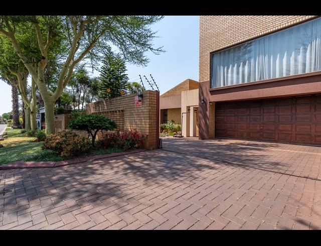4 BEDROOM FREEHOLD SOLD IN MEYERSDAL